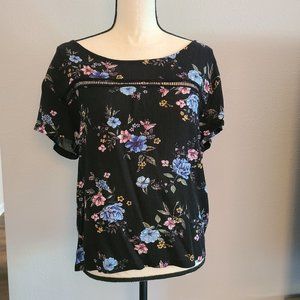 Xhilaration Flowered blouse short sleeve shirt